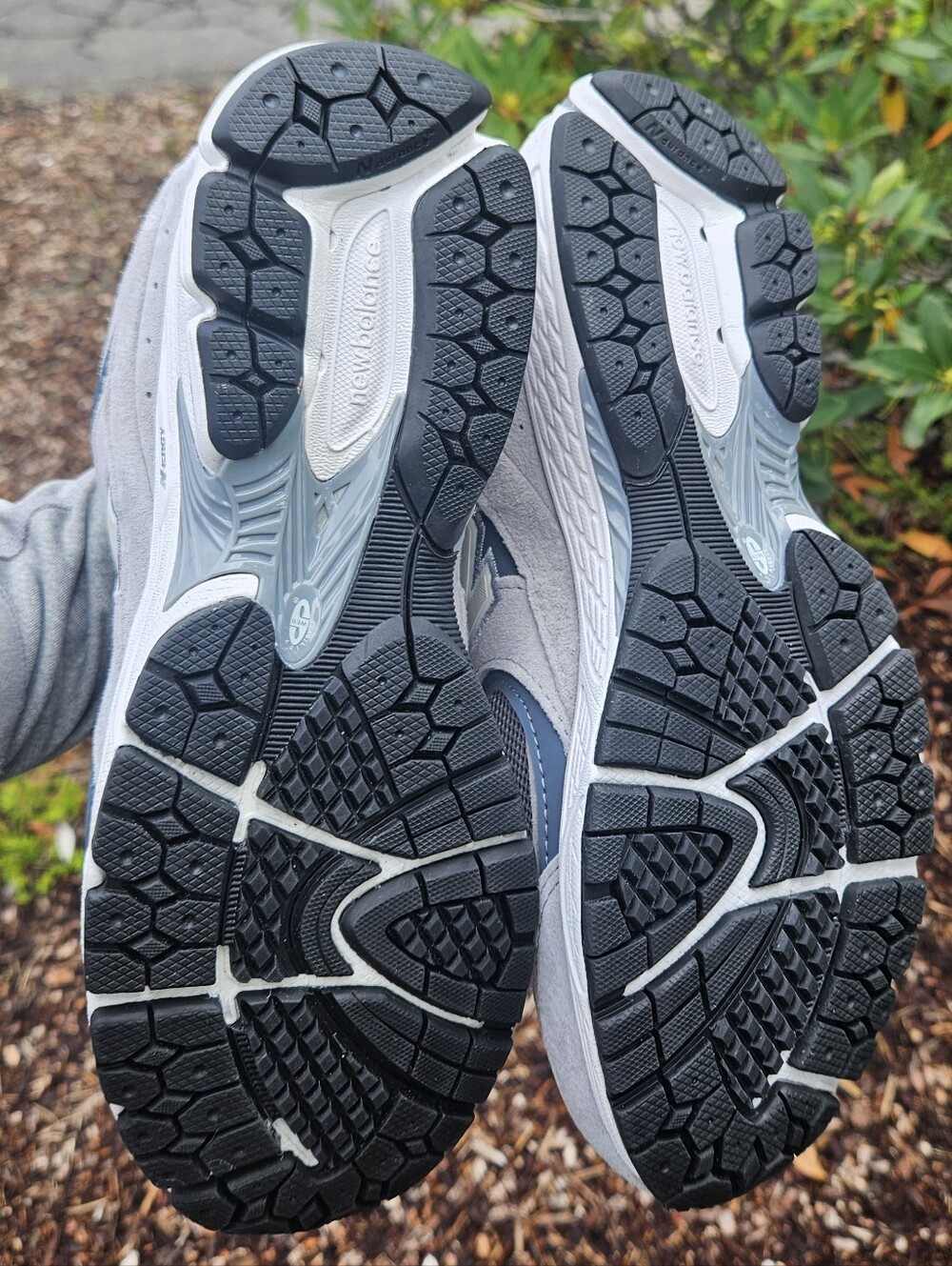 New Men's New Balance 2002 R - Picture 4 of 4
